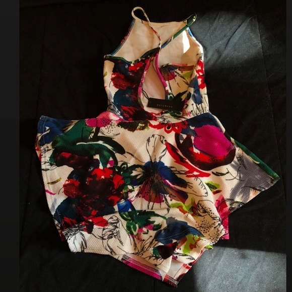 Flowered Romper - Picture 2 of 4